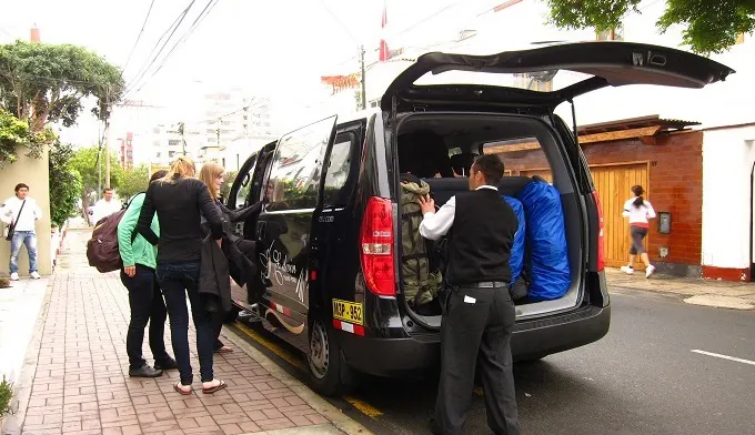 Taxi del aeropuerto a Miraflores: transfer privado en Lima